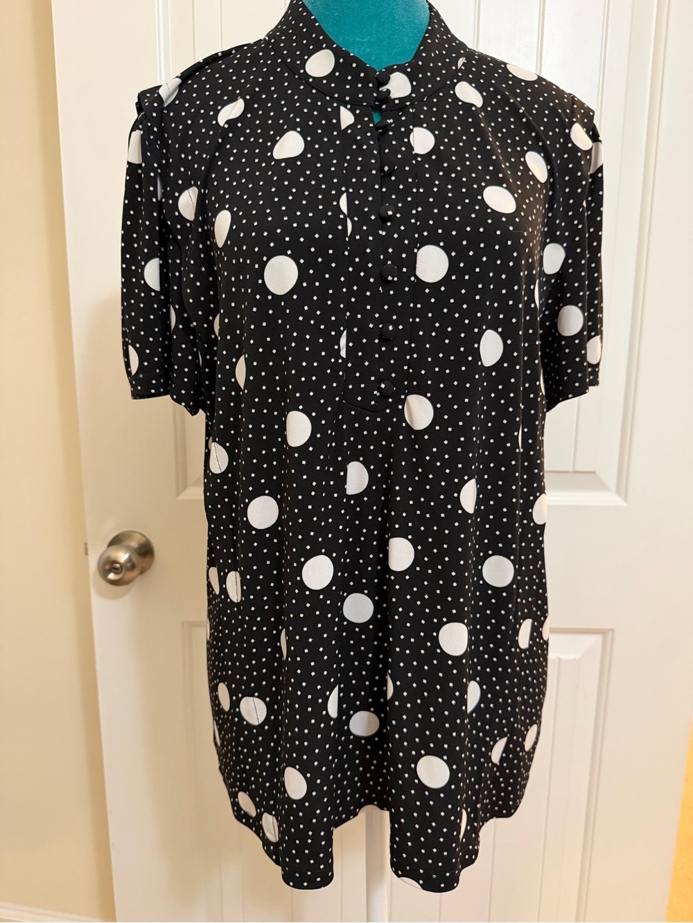 Karl Lagerfeld Black and White Polka Dot Short Sleeve Blouse Sz XL